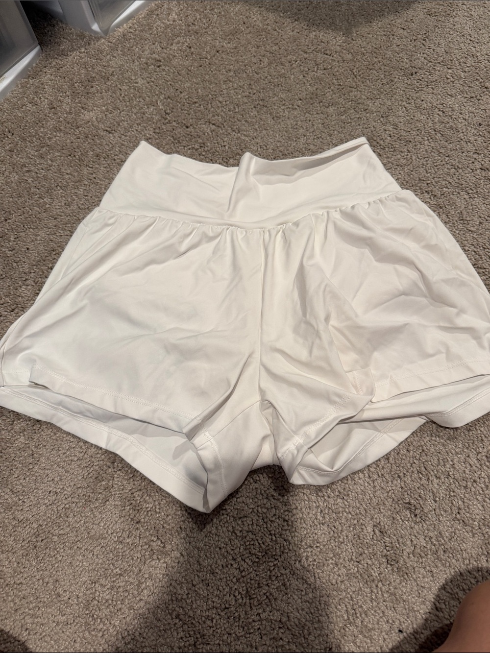HALARA Women's white High-Waist Athletic Shorts